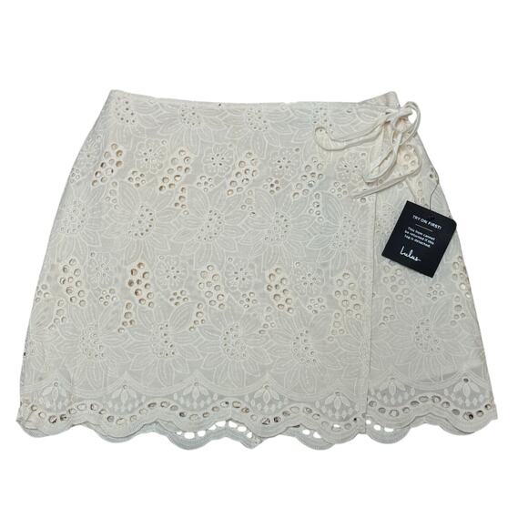Lulus Kamilla Cream Eyelet Embroidered Mini Wrap Skirt Sz S NWT - Picture 2 of 8